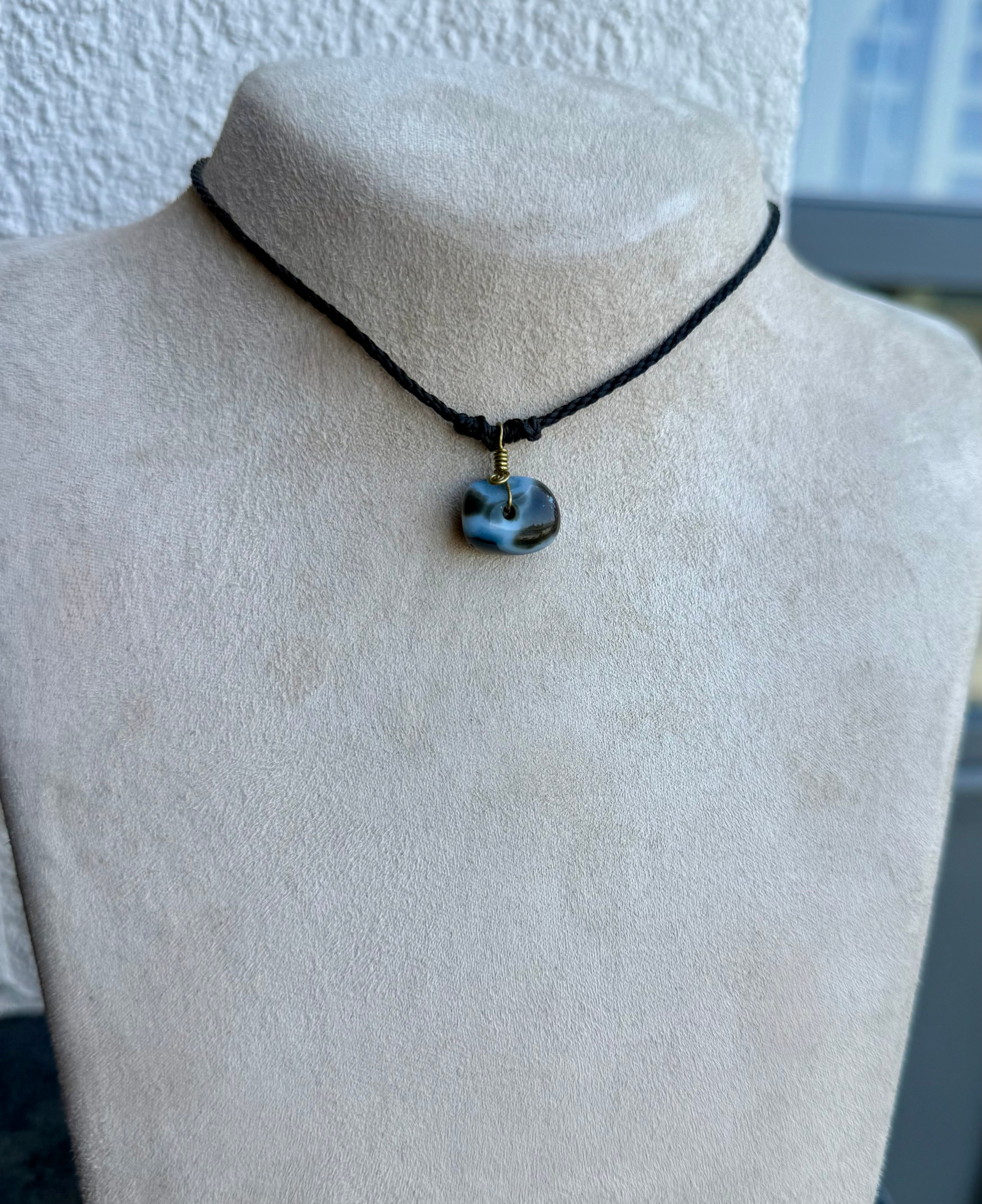 Agate Amulet black & white